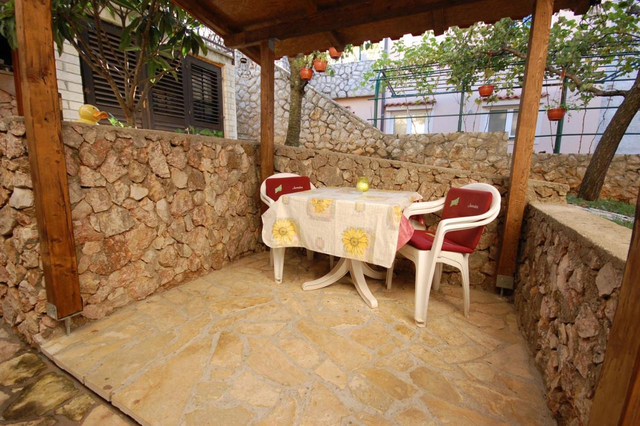 Apartments Snjezana By El-Pi Tours Njivice Εξωτερικό φωτογραφία