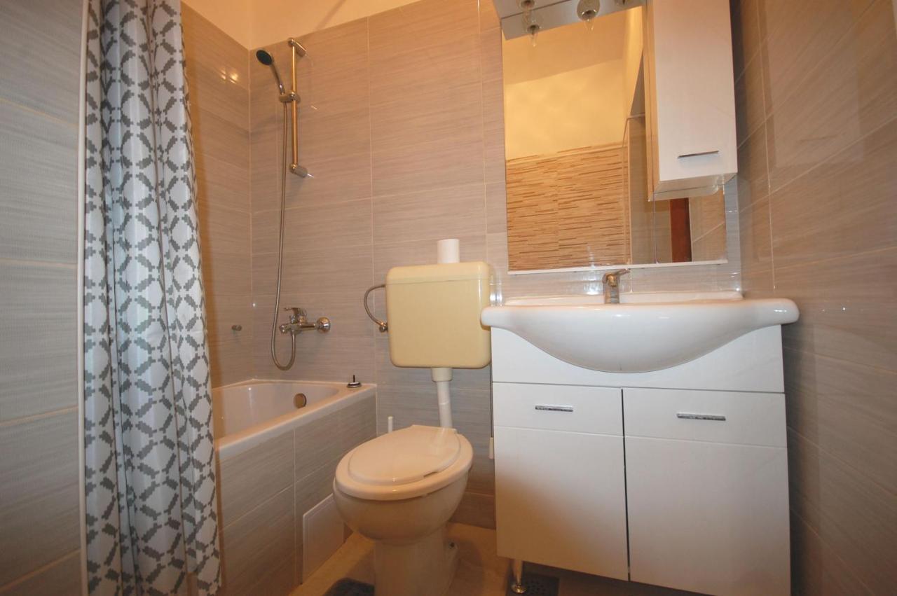 Apartments Snjezana By El-Pi Tours Njivice Εξωτερικό φωτογραφία