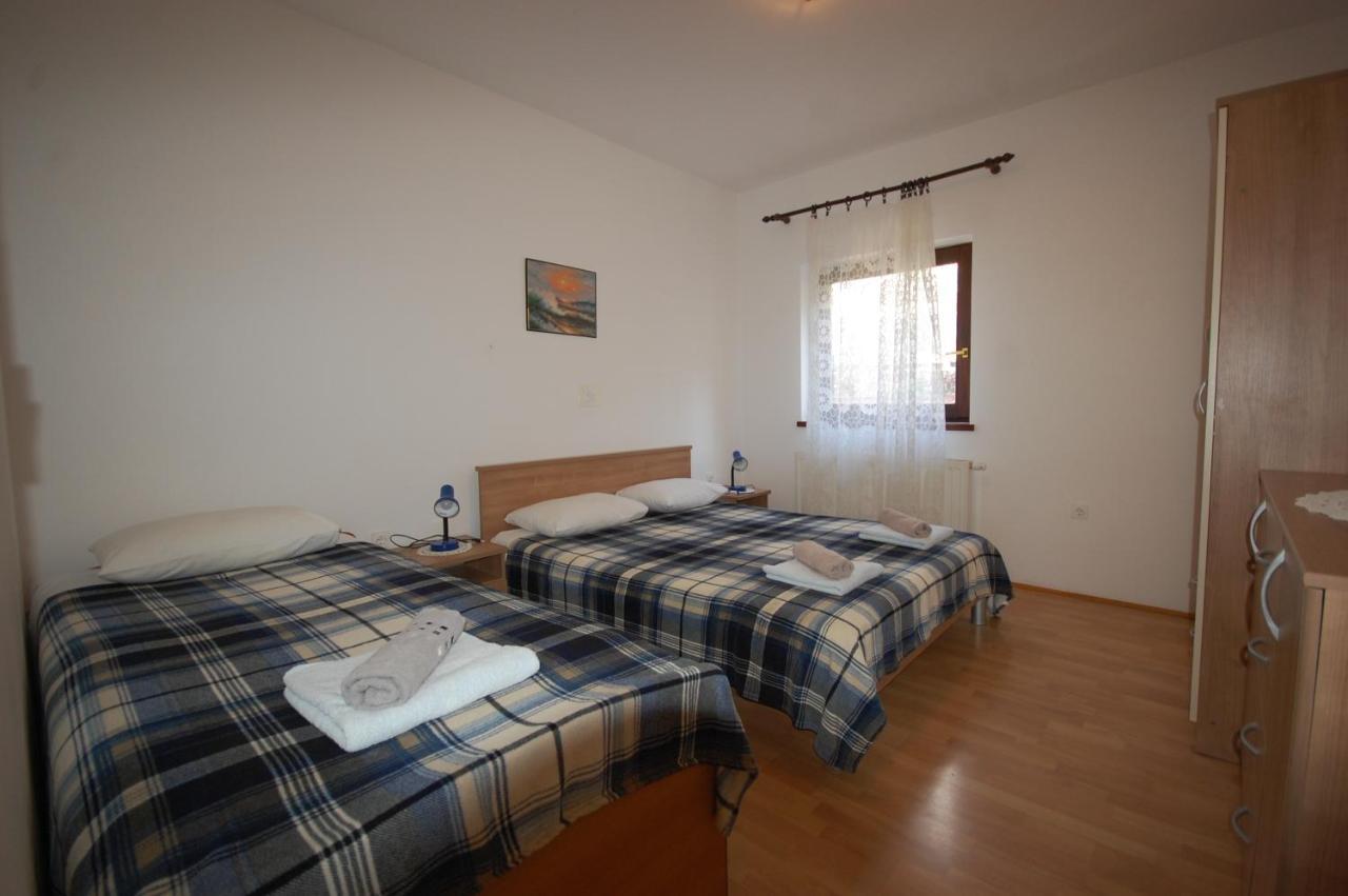 Apartments Snjezana By El-Pi Tours Njivice Εξωτερικό φωτογραφία