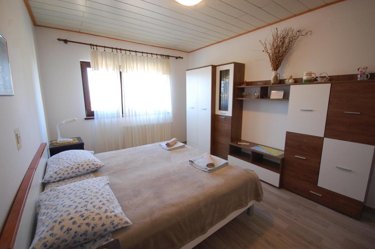 Apartments Snjezana By El-Pi Tours Njivice Εξωτερικό φωτογραφία