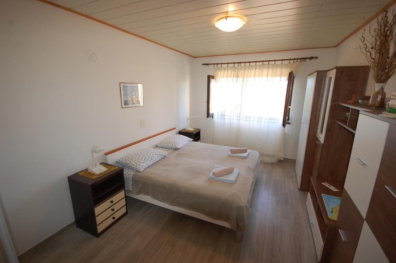 Apartments Snjezana By El-Pi Tours Njivice Εξωτερικό φωτογραφία