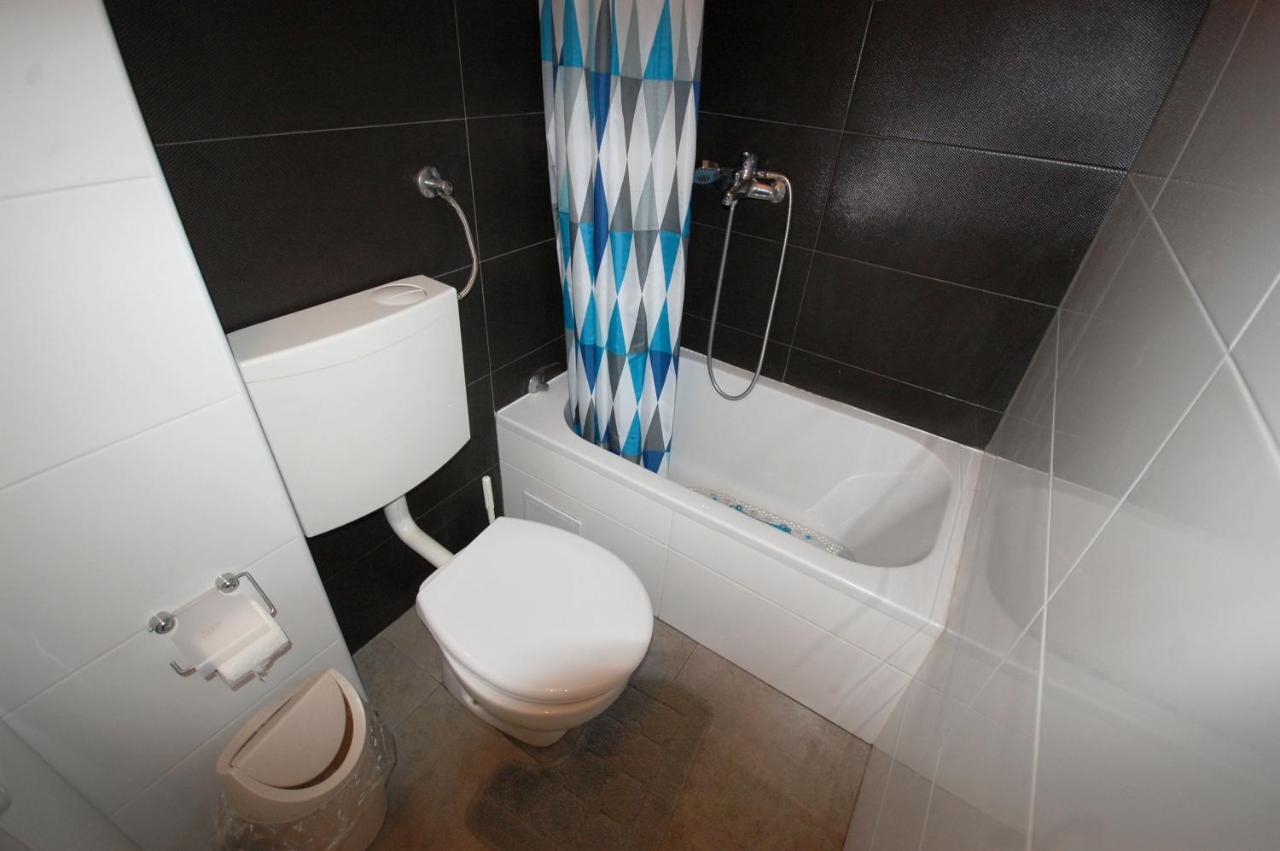 Apartments Snjezana By El-Pi Tours Njivice Εξωτερικό φωτογραφία