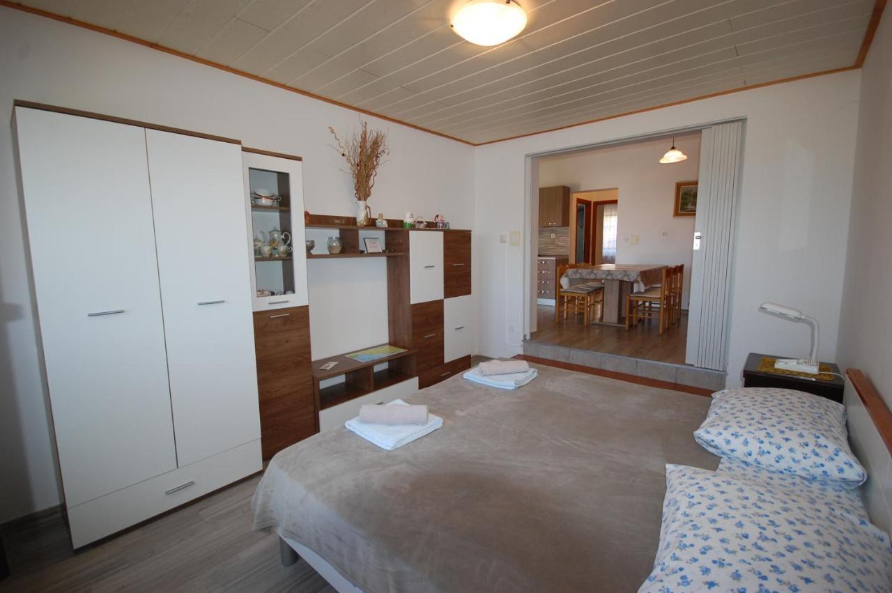 Apartments Snjezana By El-Pi Tours Njivice Εξωτερικό φωτογραφία