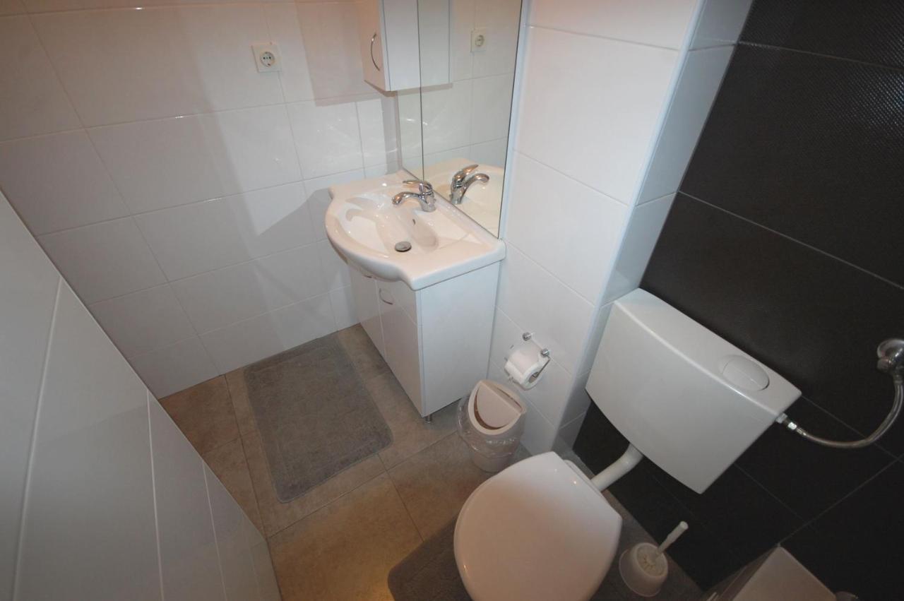 Apartments Snjezana By El-Pi Tours Njivice Εξωτερικό φωτογραφία