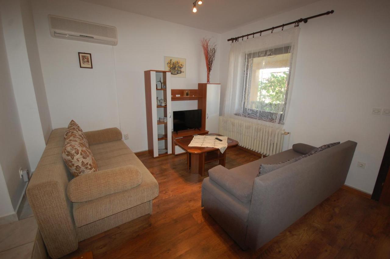 Apartments Snjezana By El-Pi Tours Njivice Εξωτερικό φωτογραφία